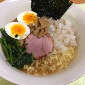 刻み玉ねぎと即席麺で☆簡単八王子ラーメン♪